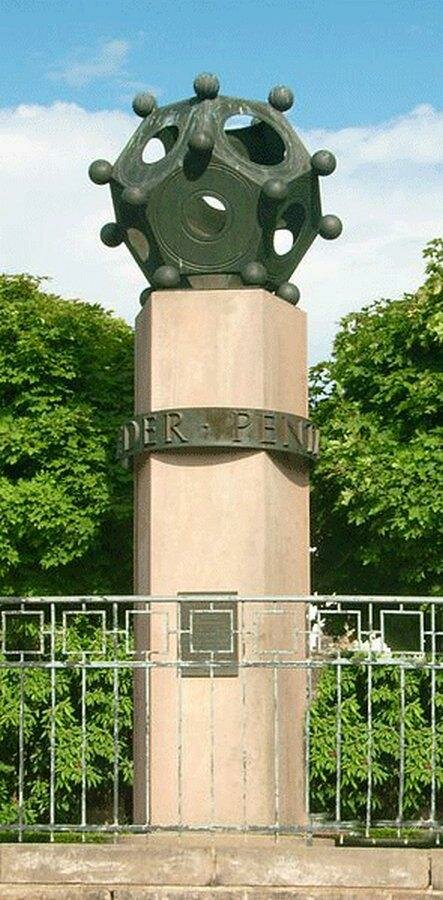 Памятник додекаэдру в Бельгии