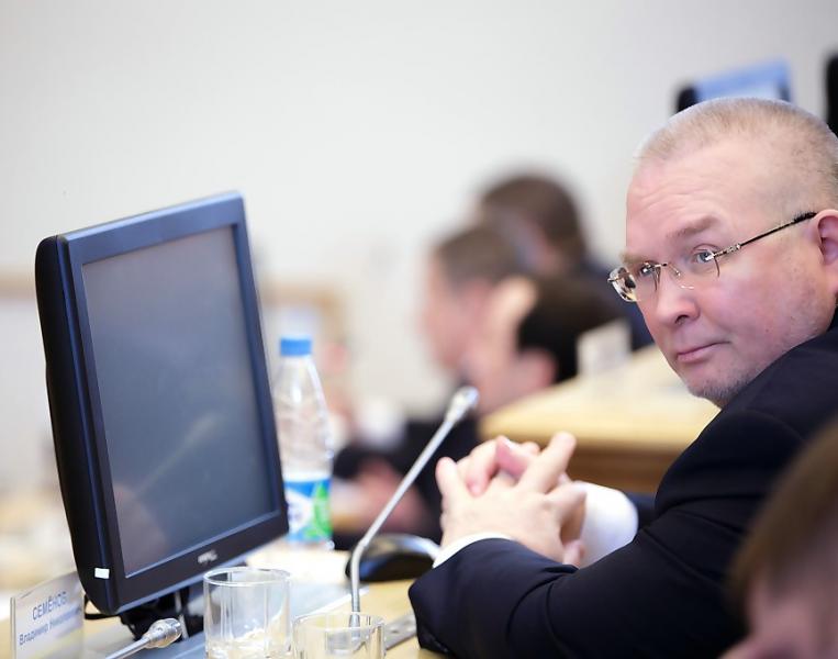 Владимир Семенов выразил признательность Пенсионному фонду за организацию компьютерного многоборья