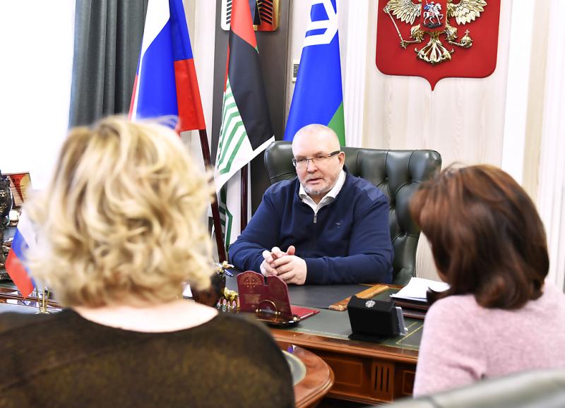 Владимир Семенов провёл приём граждан по личным вопросам в Нефтеюганске