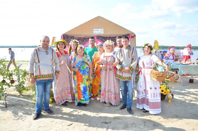 Владимир Семенов приветствовал участников фестиваля «Сибирская слобода»