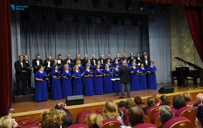 В Степанакерте состоялся концерт хора "Комитас"