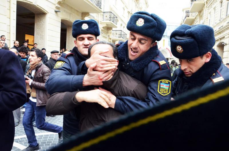Хроника нарушений прав человека в Азербайджане – обзор