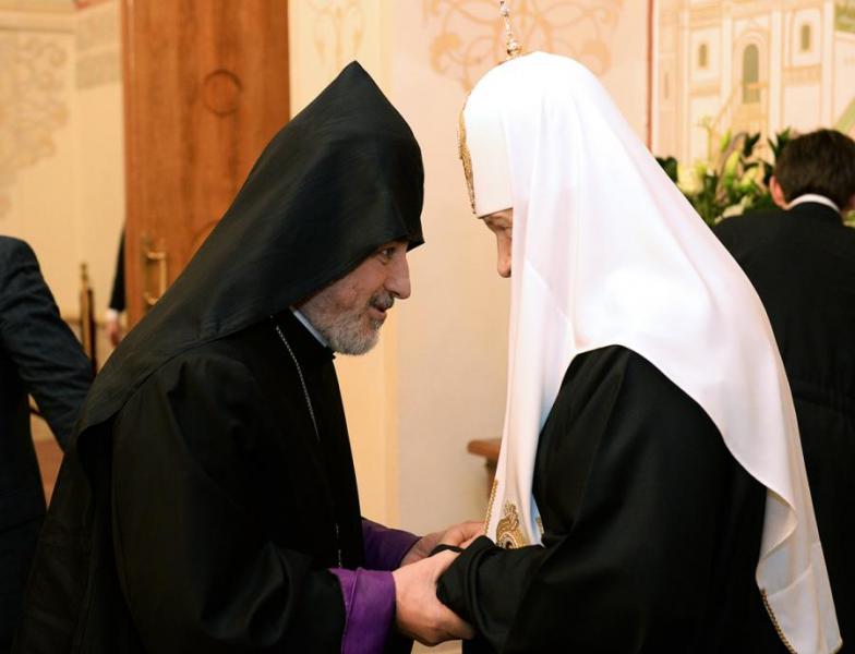 Патриарх Кирилл поздравил владыку Езраса с юбилеем