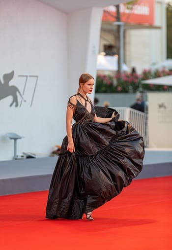Блогер из России Полина Пушкарёва стала звездой ковровых дорожек на Венецианском кинофестивале
