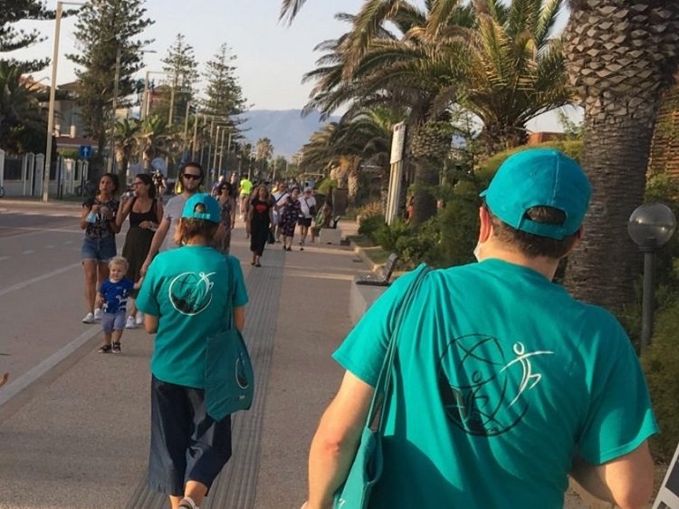 Волонтеры помогают сберечь популярный курорт Сардинии от наркомании (Италия)
