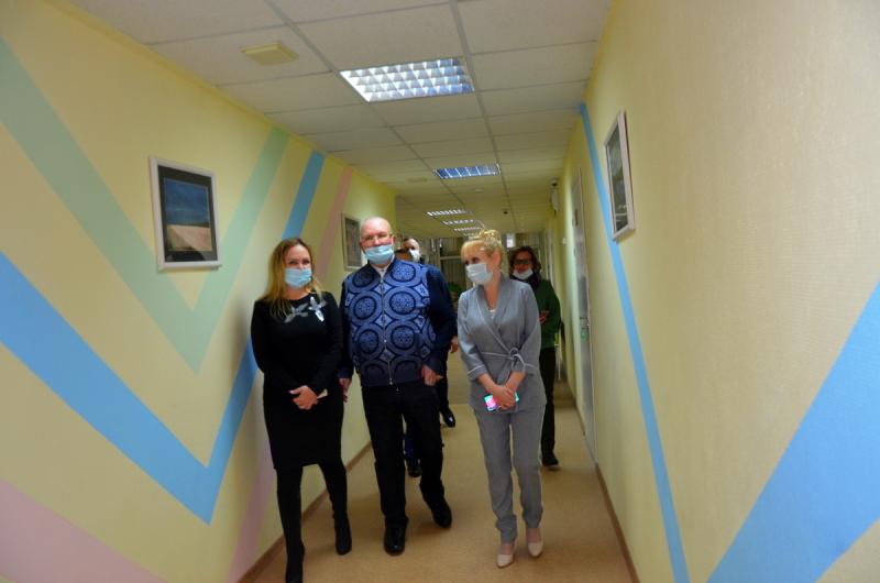 Владимир Семенов посетил социальные объекты в Нефтеюганском районе