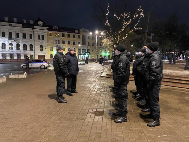 В новогоднюю ночь общественную безопасность в Пскове обеспечивают сотрудники регионального Управления Росгвардии