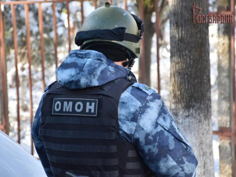 В Иркутске при участии сотрудников ОМОН на транспорте Росгвардии задержаны предполагаемые сбытчики наркотиков через сеть Интернет