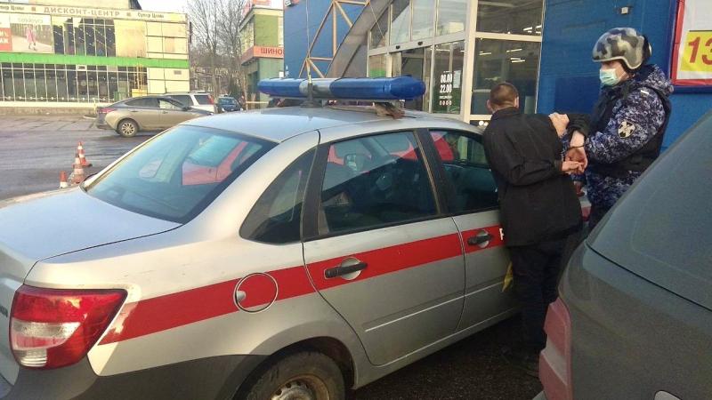 В Калининграде сотрудники Росгвардии задержали четырех мужчин за нарушение общественного порядка