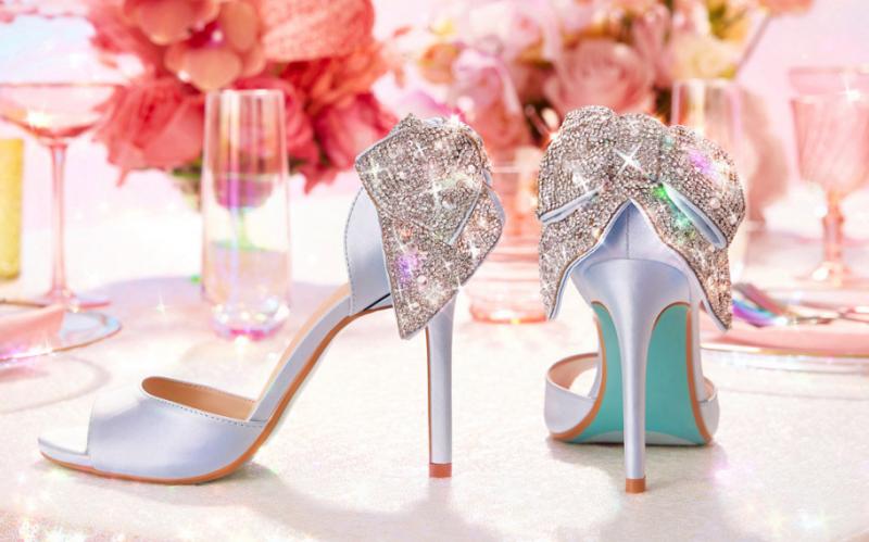 Betsey Johnson & David’s Bridal создали идеальные свадебные туфли для каждой невесты - все менее чем за 90 долларов