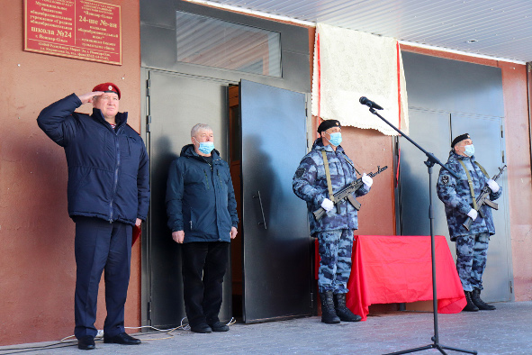 В Йошкар-Оле открыли мемориальную доску памяти погибшего сотрудника ОМОН