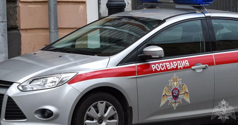 В Череповце сотрудники Росгвардии задержали жителя Челябинской области, отказывавшегося покидать сауну