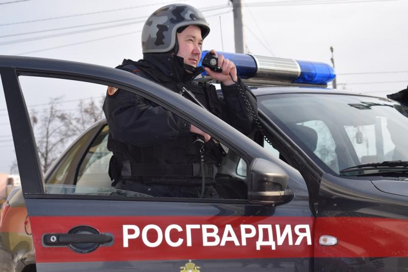 В Челябинске сотрудники Росгвардии задержали мужчину, подозреваемого в  краже продуктов из магазина