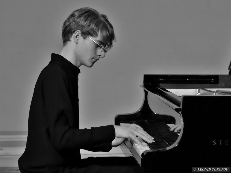 Фортепианный концерт Александра Болотина 23 мая в Филармонии