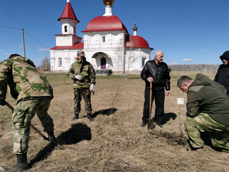 На Южном Урале бойцы транспортного ОМОНа заложили вишнёвый сад в память о героях войны