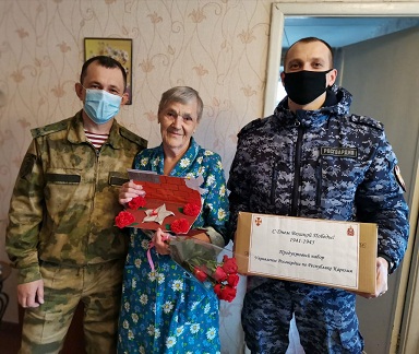 Представители Управления Росгвардии по Республике Карелия поздравили ветеранов с 76-летием Великой Победы