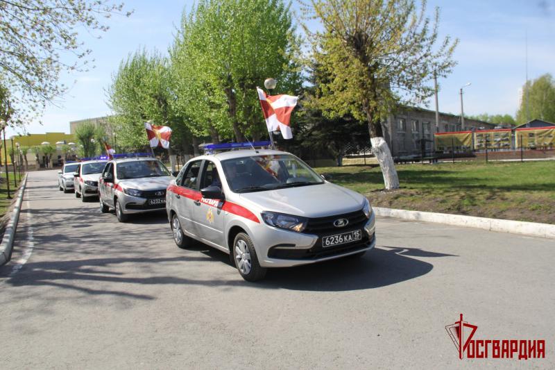 В Тюмени сотрудники и кадеты Росгвардии приняли участие в автопробеге, посвященном Дню Победы