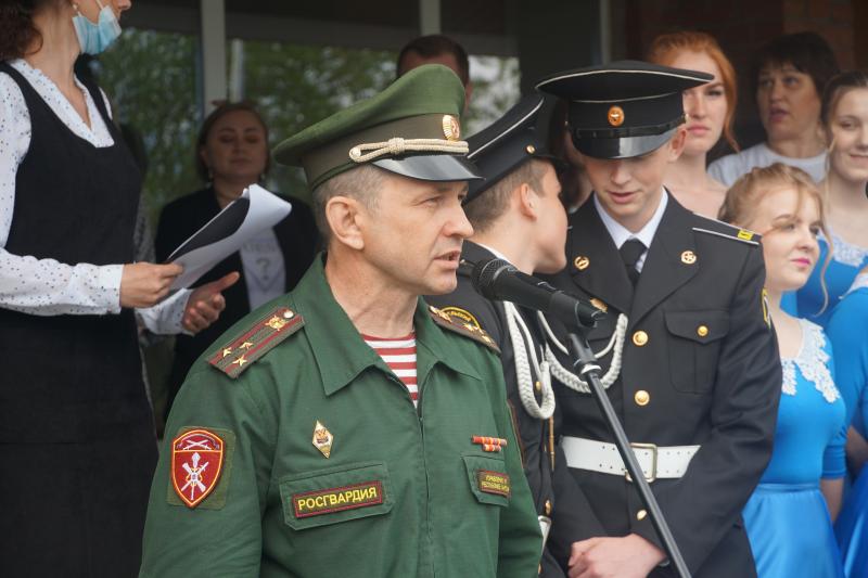 В Карелии руководство Росгвардии приняло участие в торжественной церемонии прощания кадетов со знаменем корпуса