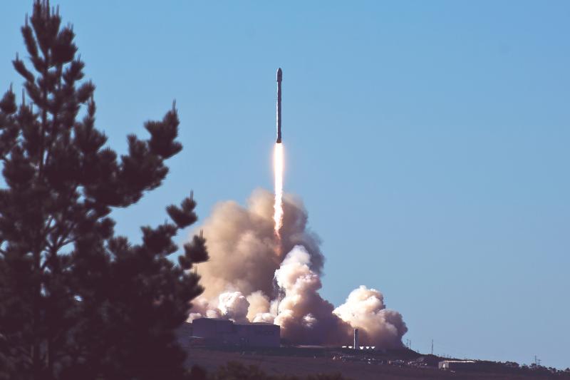 Ракета Илона Маска запустит спутник для трансляции сур Корана