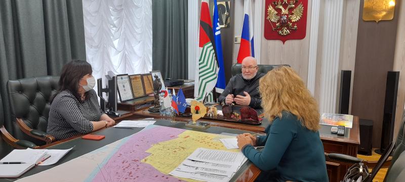 Владимир Семенов провёл приём граждан в Нефтеюганске