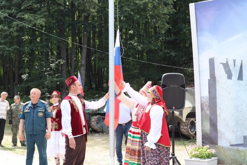 В честь Дня России ОНФ в Мордовии поднял флаг на Сурском рубеже