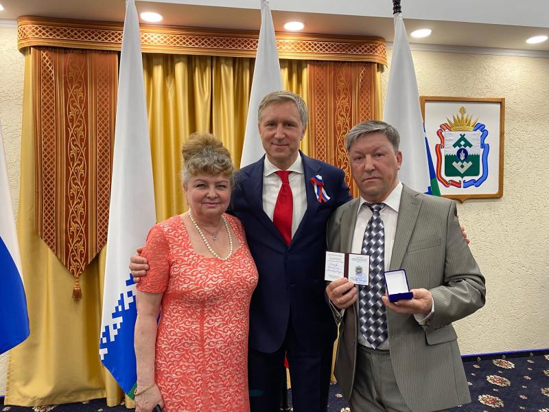 В Нарьян-Маре губернатор округа Юрий Бездудный присвоил почётное звание ветерану Росгвардии