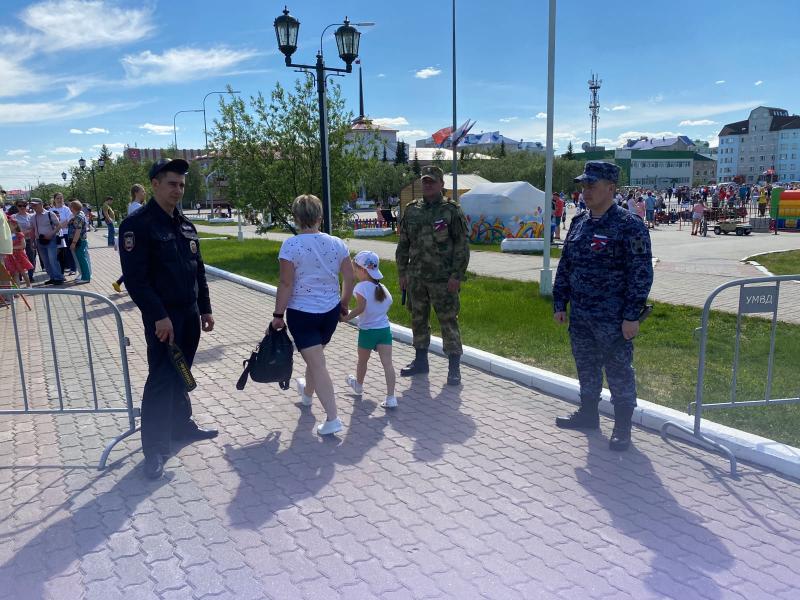 Безопасность тысячи нарьянмарцев в День России обеспечили Росгвардия и полиция