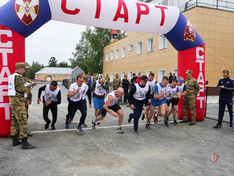 Сборная команда Росгвардии по ЯНАО приняла участие в Чемпионате по служебному биатлону в Екатеринбурге
