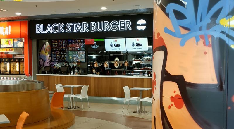 В ТРЦ «Ярмарка» открылся Black Star Burger