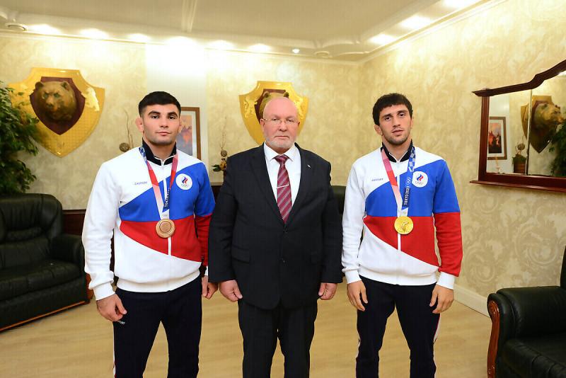 Владимир Семенов принял участие во встрече с олимпийцами