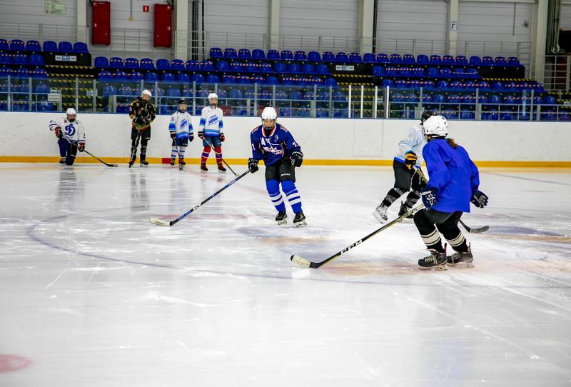 В Нововоронеже стартовала предсезонная подготовка женской юниорской сборной по хоккею