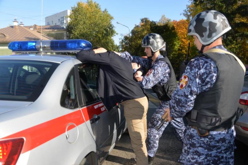 В Уфе росгвардейцы задержали пьяного водителя, повредившего въездной шлагбаум
