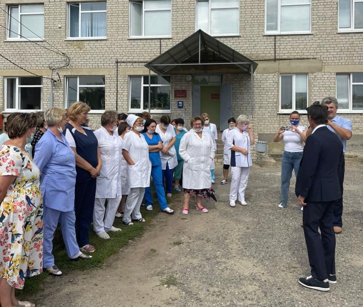 Сенатор Кавджарадзе провел встречи с жителями Воловского района