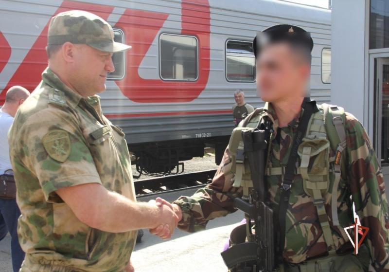 В Тюмень вернулся из служебной командировки сводный отряд ОМОН и СОБР
