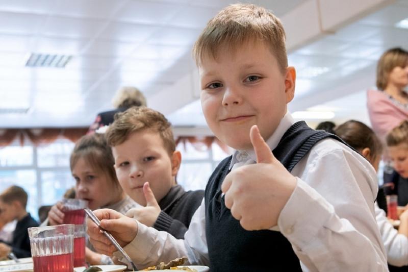 Выбор детей: учащиеся Москвы назвали самые популярные блюда из школьного меню