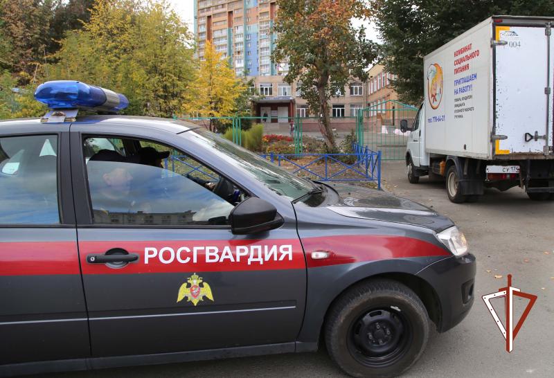 Сотрудники Росгвардии обеспечивают общественную безопасность на выборах депутатов Государственной Думы