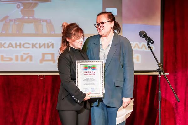 Старший инспектор пресс-службы УФСИН России по РД Сайгибат Яхьяева стала победителем кинофестиваля «Мирный Дагестан»
