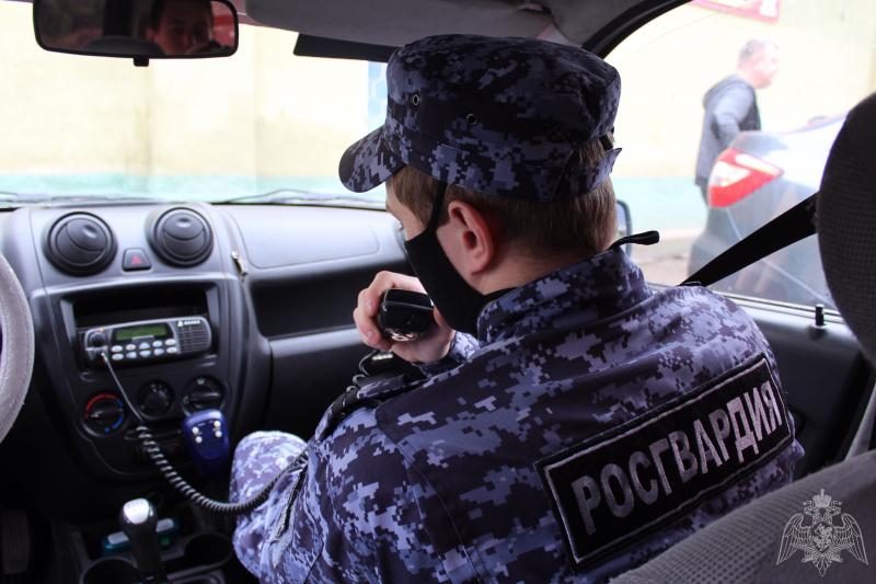 В Саратовской области сотрудники Росгвардии задержали гражданина, находившегося в розыске