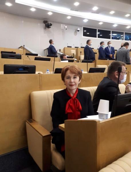 Оксана Дмитриева - единственный не вошедший во фракции депутат Госдумы восьмого созыва