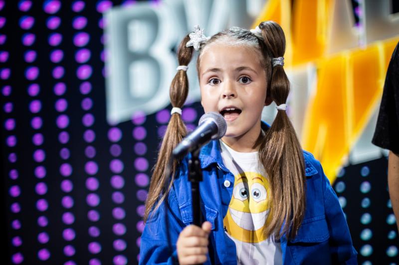 9-летняя стендапер резко прожарила Наталью Медведеву и Александра Пушного на шоу «Вундеркинды»