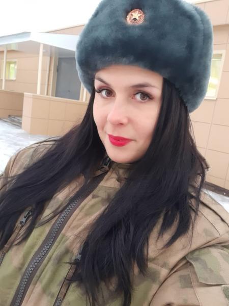 Доброго дня желает вам ефрейтор Дарья Пислегина, военнослужащая Росгвардии и участница регионального межведомственного конкурса "Леди в погонах-2021"