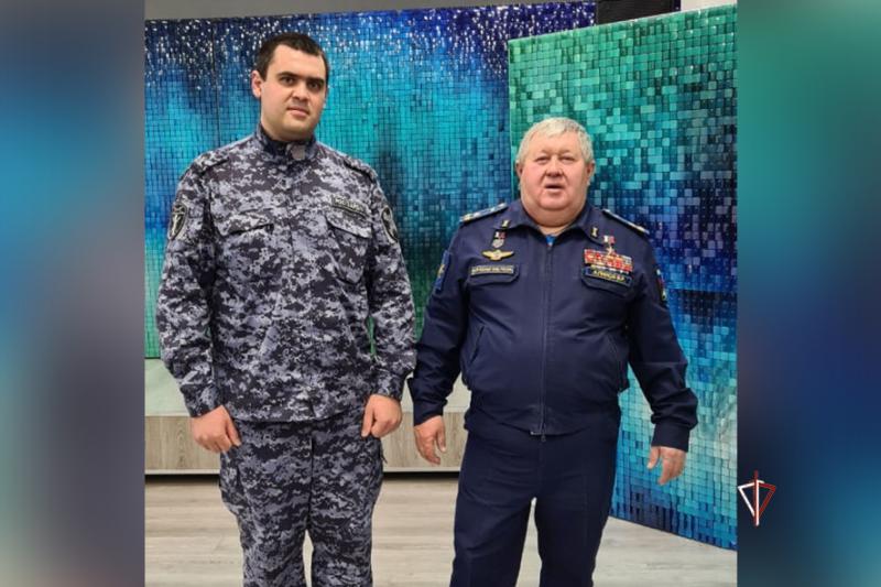 В преддверии Дня героев Отечества сотрудники Росгвардии встретились с Героем России на Ямале