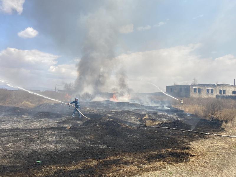 Сотрудники УФСИН России по Республике Тыва приняли участие в тушении пожара.
