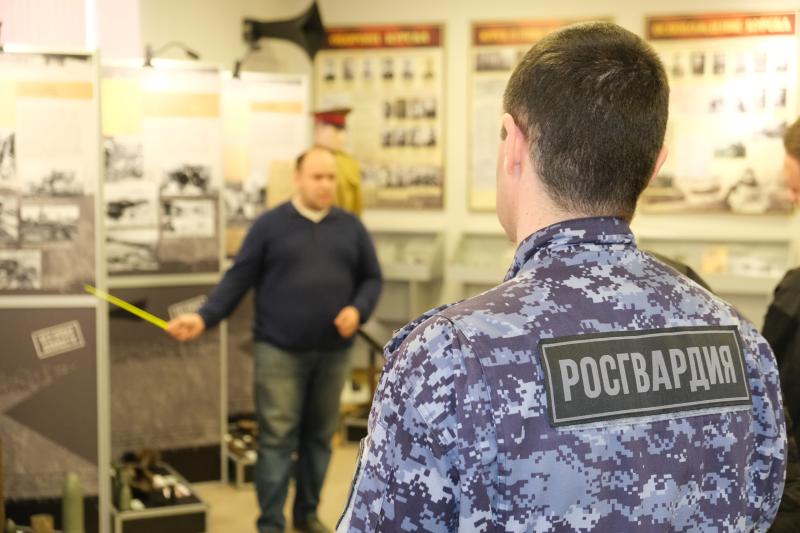 Росгвардейцы и кадеты посетили народный музей воинской славы в Курске