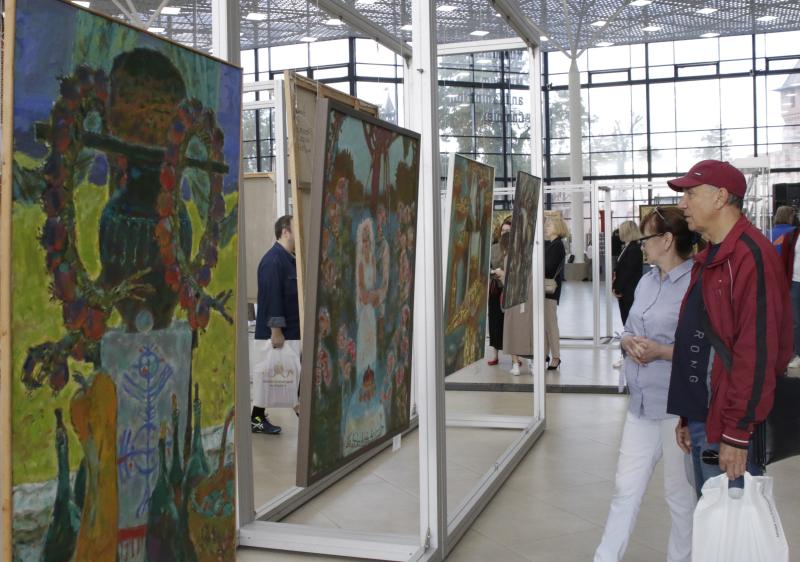 В Туле открылись две уникальные выставки: «Пути авангарда. Восток–Запад» и «Народности России»