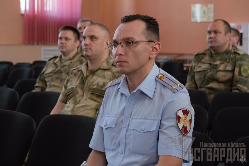 В управлении Росгвардии по Пензенской области прошли занятия с руководителями учебных групп по военно-политической (политической) подготовке