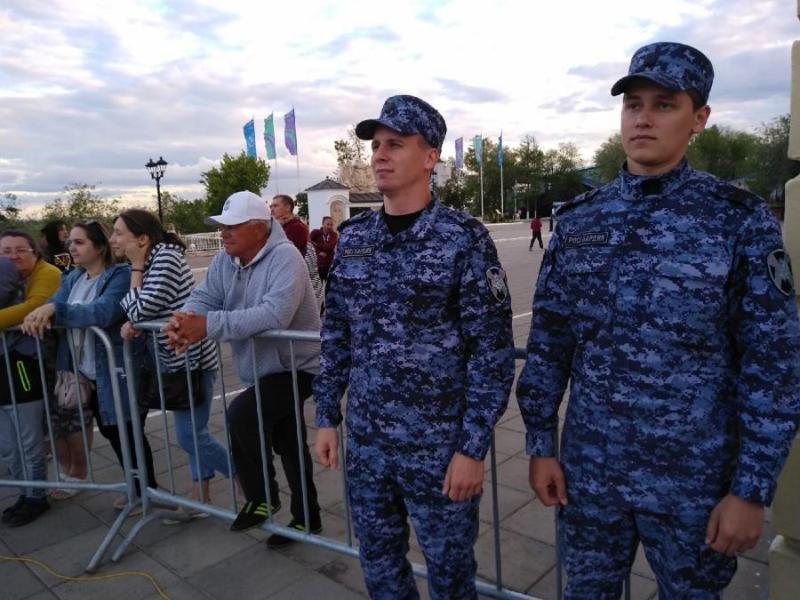 В Оренбурге сотрудники и военнослужащие Росгвардии обеспечили безопасность граждан на праздновании Дня России и в ходе форума «Евразия Global»