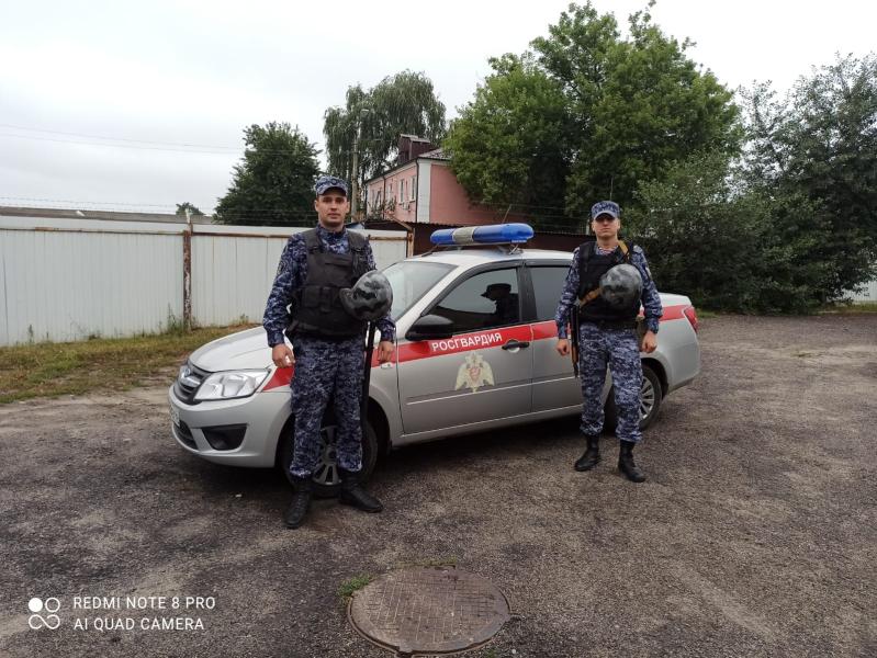В Курске росгвардейцы задержали мужчину, подозреваемого в совершении кражи из торгового центра
