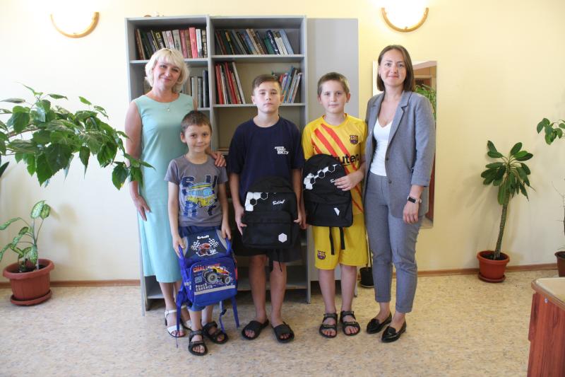 Энергетики «Ивэнерго» перед началом учебного года оказали помощь беженцам из Украины