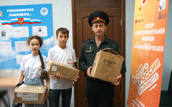 В Ульяновске сотрудники и военнослужащие Росгвардии помогли собраться в школу детям из ЛНР и ДНР